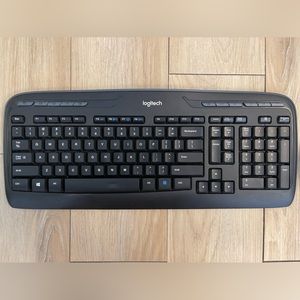 Logitech®MK320 Wireless Straight Full-Size Keyboard & Mouse (Black set)